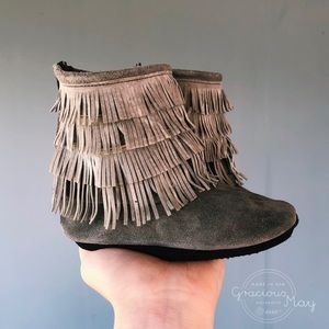 2nds Gracious May Gray Suede Moccasin Boots size 7